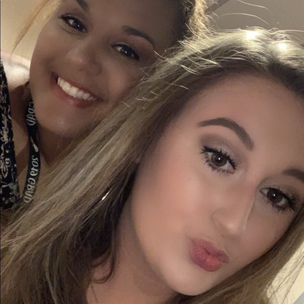 Meet your Posher, Ainsley